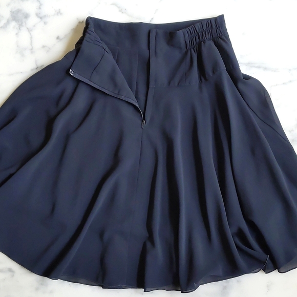 NWOT. Short Sleeve Button Down Floral Blouse and Fully Lined Skirt Set. - Picture 8 of 8